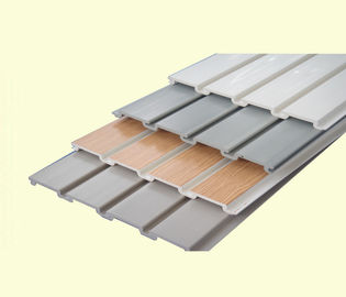 Ein guter Preis. Wettbewerbsfähige PVC-Vinylgaragen-Wand Preis WPC Slatwall für Lagerung Online