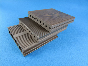 Ein guter Preis. Zusammengesetzte hölzerne Decking-Verbundplatte-Bretter, welche die Prägung abreiben Online