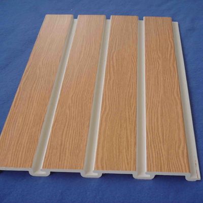 Ein guter Preis. Naturholz-Korn dekoratives Slatwall-Platten-PVC mit Metallhaken Online