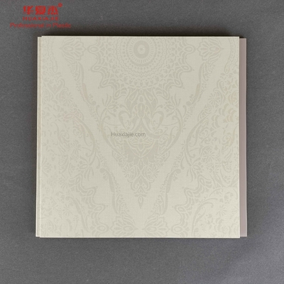 Ein guter Preis. Einfach zu installierende, hochglänzende, bunte PVC-Deckenplatte zur Dekoration Online