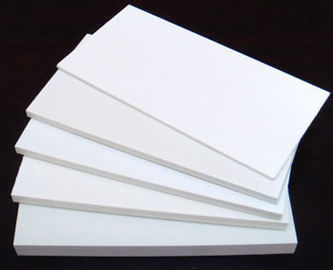 Ein guter Preis. 1000mm Hygeian PVC-Schaum Brett kundengebundenes weißes PVC-Schaum-Blatt Gleitschutz Online