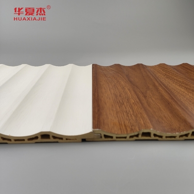 Lamierte Wpc-Wandplatte Fluted Pvc-Platte Weiße Holzgetreide Wpc-Platte Wohn- / Büro-Dekoration