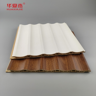 Lamierte Wpc-Wandplatte Fluted Pvc-Platte Weiße Holzgetreide Wpc-Platte Wohn- / Büro-Dekoration