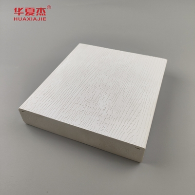 Warm verkaufte Veredelungsplatte Weiß Vinyl 5/4IN*6IN*12FT PVC Holzmuster Formenplatte