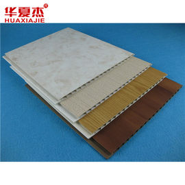 Wasserdichte Streifen PVC Deckenplatten Holzkorn PVC Wandplatten für Wohnraum 1,5 kg/m2