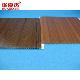 Wasserdichte Streifen PVC Deckenplatten Holzkorn PVC Wandplatten für Wohnraum 1,5 kg/m2