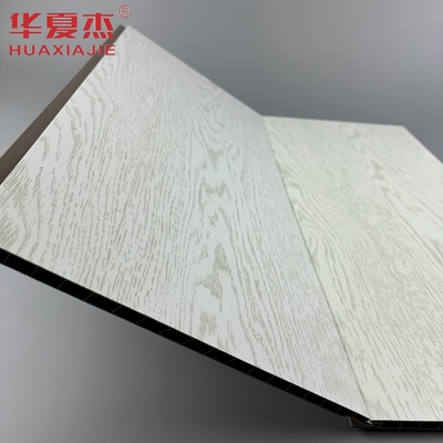 Bestseller Lackierte weiße PVC-Wandplatte simulierte Holzkorn-PVC-Deckplatte für Wohnung