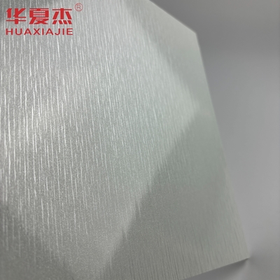 Hot Stamping PVC-Wandplatte Graue Grundplatte mit silbernem Metallmuster Deckenplatte PVC für Wohnzimmerdekoration