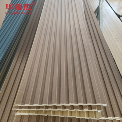 Wasserdichte Wand- und Deckenplatten aus Holz-Kunststoff-Kompositen (WPC) für den Außenbereich