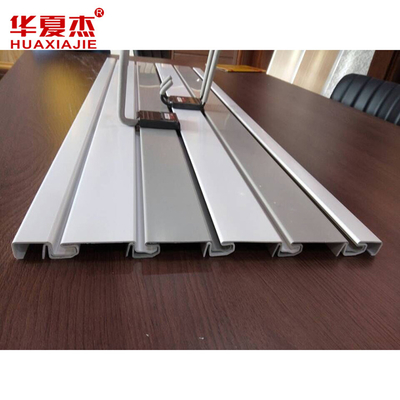 Ausgezeichnete Feuchtigkeitsbeständigkeit PVC-Schlittenwandplatten Einfache Installation Glatte Oberfläche ist glatt