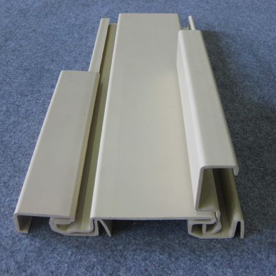 Ein guter Preis. MDF Lamellenwandplatte extrudiertes PVC Garagenpaneel Online