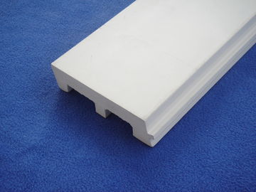 Ein guter Preis. Dekorative weiße Plastikfussleiste, mottensichere PVC-Fußleisten 126mm * 32mm Online