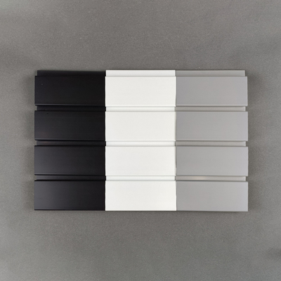 Ein guter Preis. PVC mit hoher Dichte Slatwall täfelt Wand-Montage für Lebenknall-Raum Online