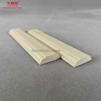Ein guter Preis. Kundengebundenes hölzernes PVC-Ordnungs-Fußleiste-Formteil für Wand-Dekoration Online