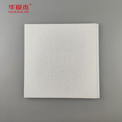 Ein guter Preis. Fabrikverkauf Innendekor PVC Wandpaneele Laminierte raue Leinenstruktur PVC Decke Feuchtigkeitsbeständiges Baumaterial Online