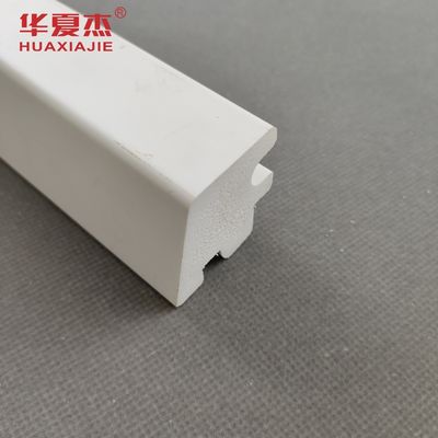 Ein guter Preis. Recycelbare 1-5/16'' Breite x 1-3/8'' Höhe weiße PVC-Fensterbank-Nase PVC-Profile Innendekoration Online
