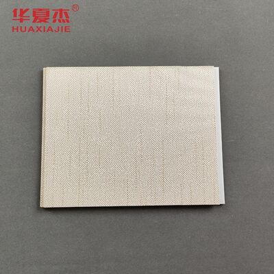 Ein guter Preis. Moderne PVC-Slatwall-Panels 250x8mm und 250x5mm wasserdicht und einfach zu installieren Online