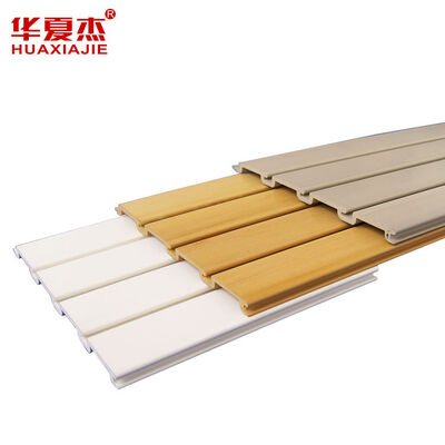 Ein guter Preis. 4ft X 8ft PVC-Slatwall-Panels Leichtgewicht 1,7kg Weißgrauer Taupe Holzkorn Anpassungsfähige Panels für Wandlager Online