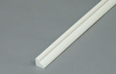 Ein guter Preis. SGS fertigte Profil-Vinylabstellgleis-Zusatz des PVC-Ordnungs-Brett-UPVC besonders an Online