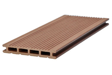 Ein guter Preis. Hölzerne zusammengesetzte Plattform-umweltsmäßigplastikinstallation der Decking-Höhlen-WPC Online