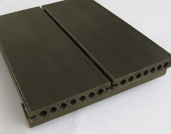Ein guter Preis. Garten zusammengesetzter WPC Decking deckt hohle beständige Bodenbelag-UVplattformen mit Ziegeln Online